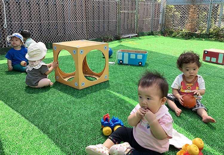 お外で遊びます