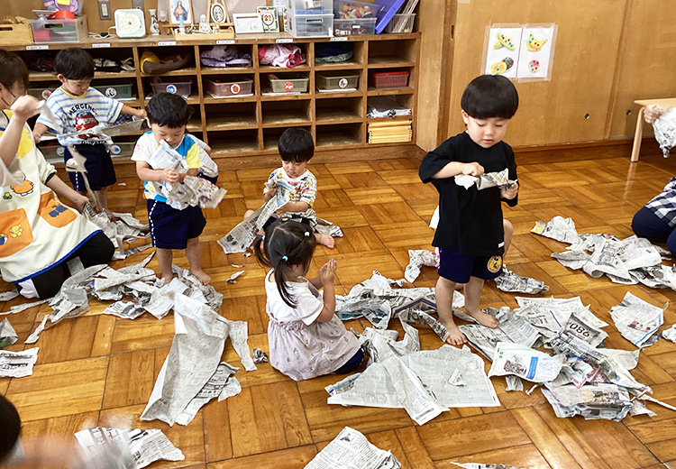 新聞紙遊び