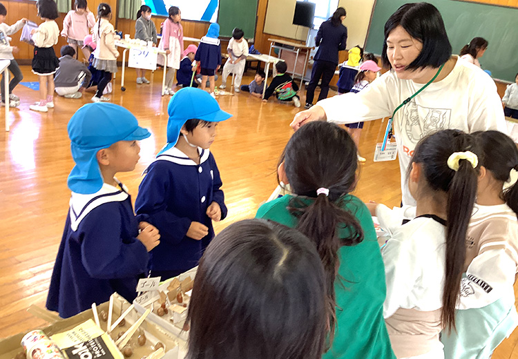 小学校に遊びに行きました